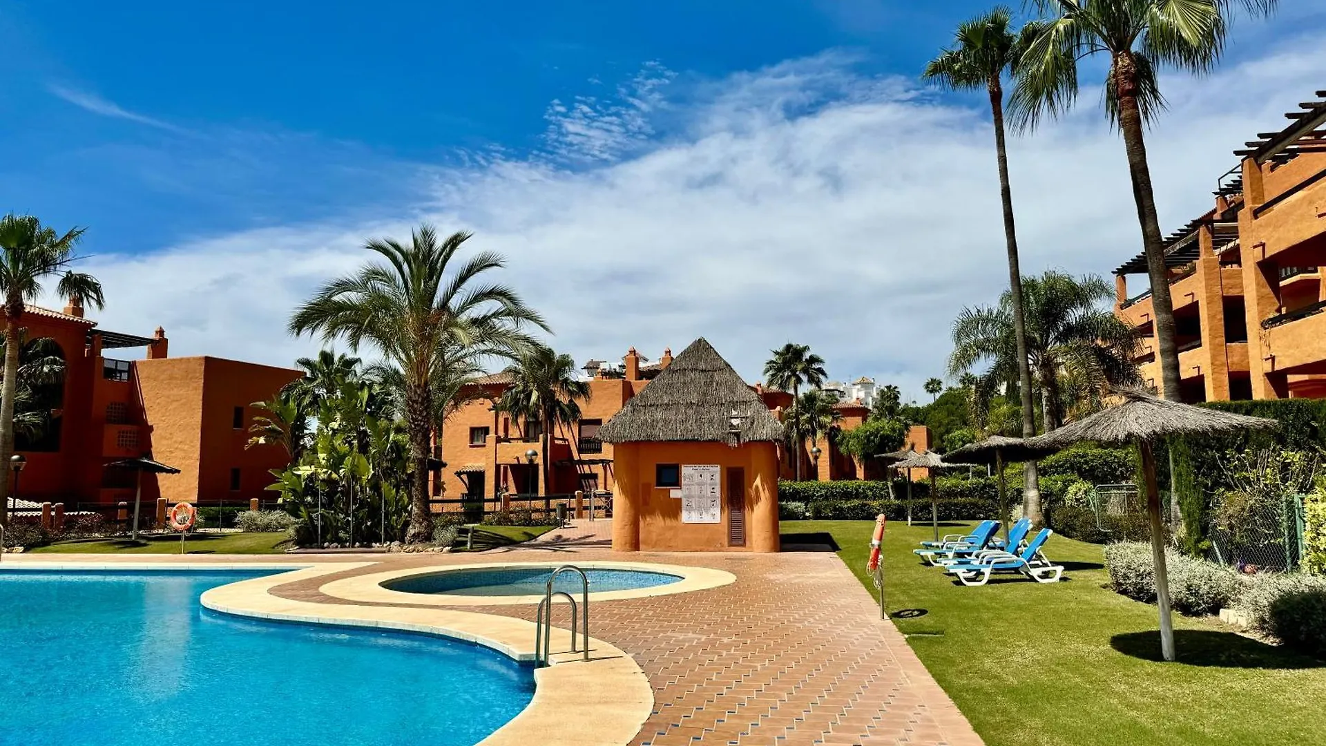 Piso De Lujo Totalmente Equipado A Estrenar Para 6 Estepona