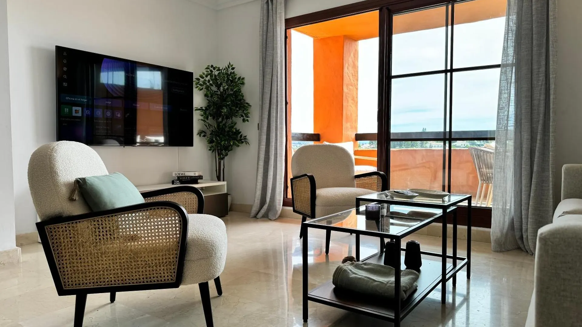 Piso De Lujo Totalmente Equipado A Estrenar Para 6 Estepona Spain