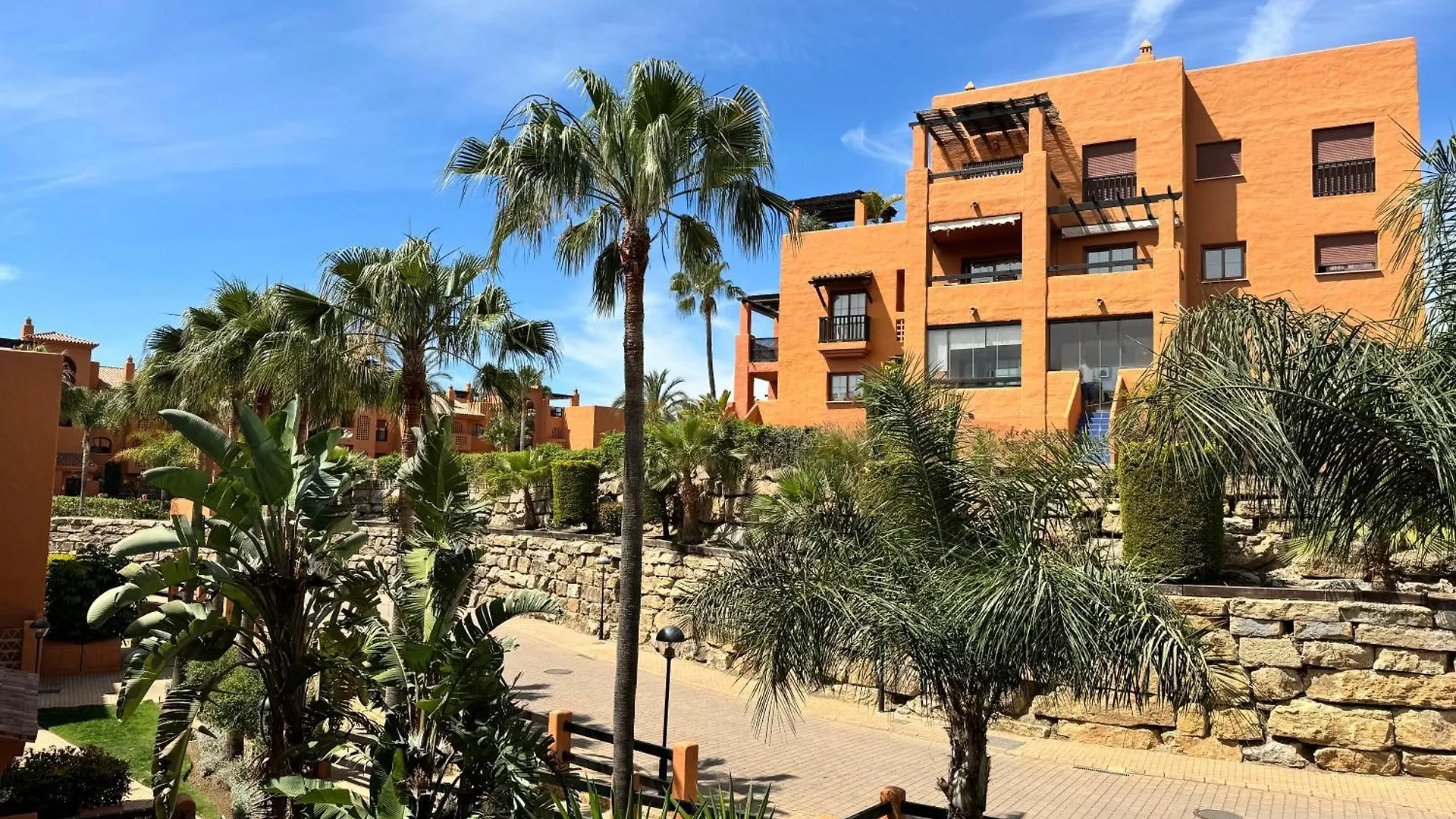 Piso De Lujo Totalmente Equipado A Estrenar Para 6 Estepona Apartamento