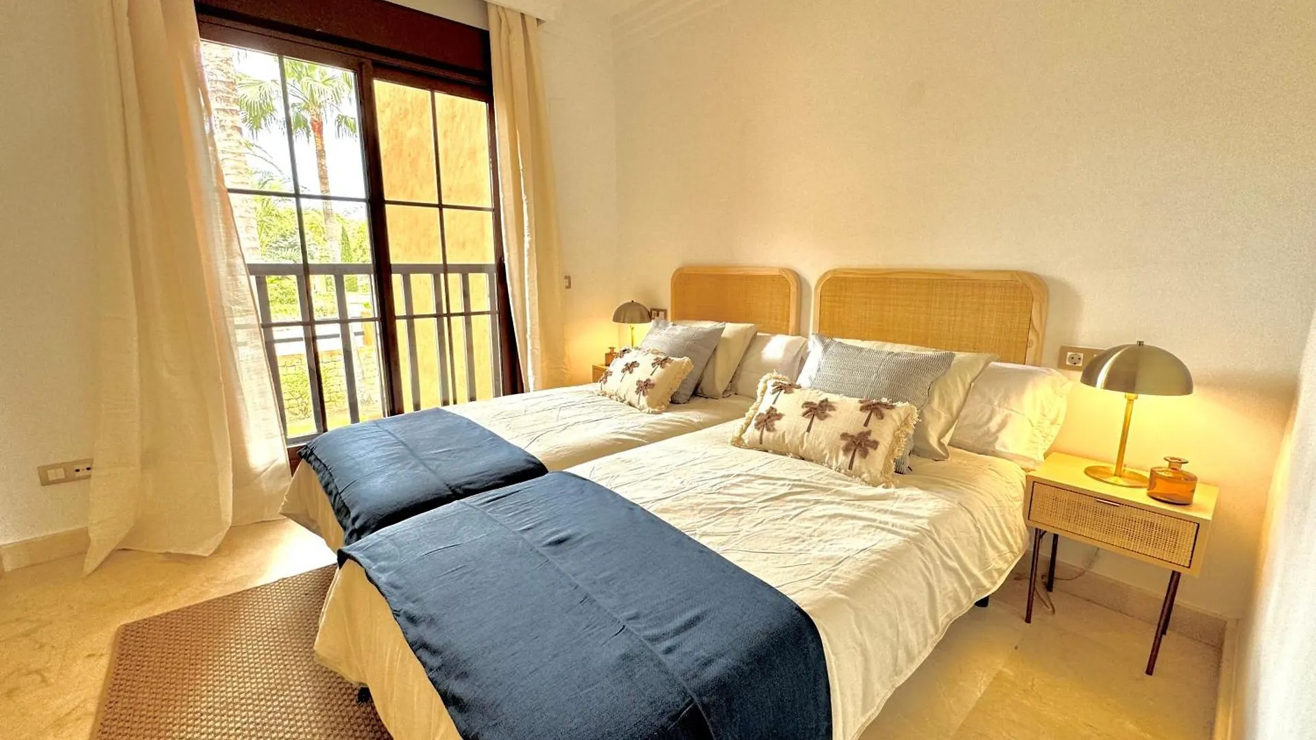 Piso De Lujo Totalmente Equipado A Estrenar Para 6 Estepona Apartamento