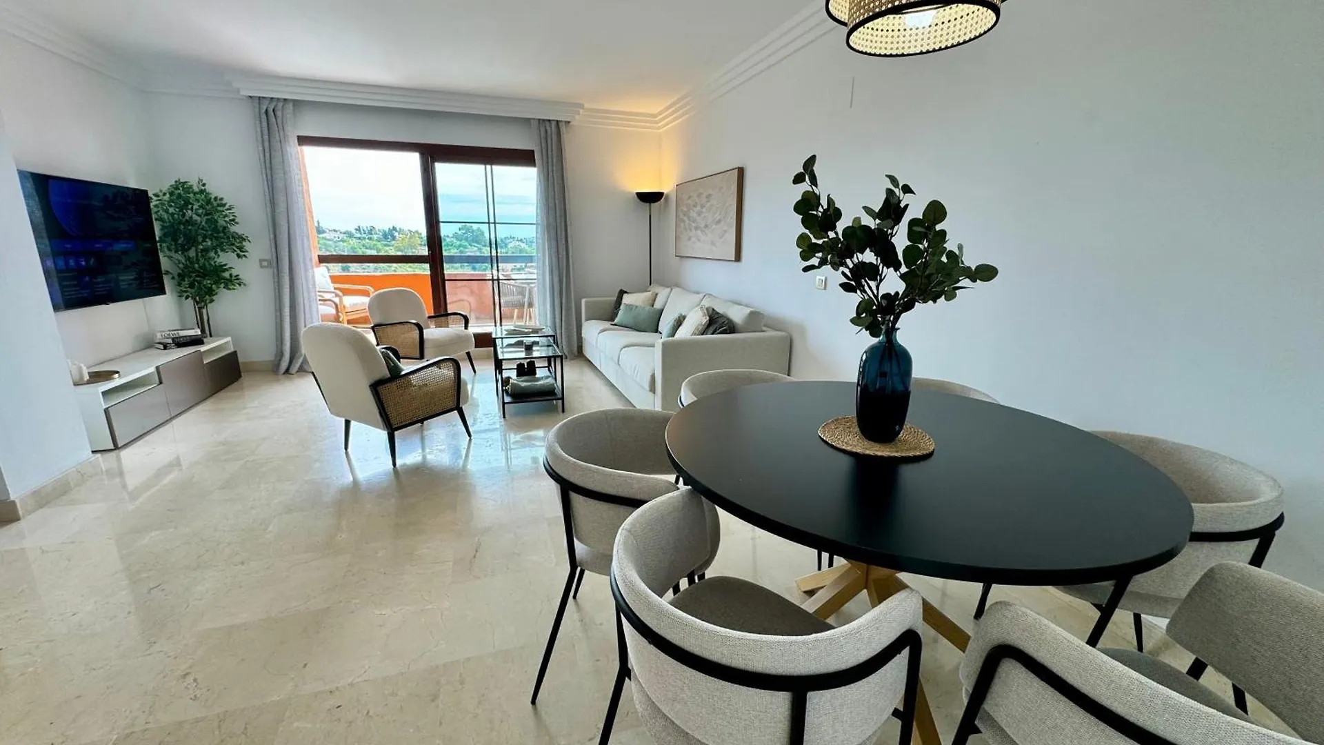 Piso De Lujo Totalmente Equipado A Estrenar Para 6 Estepona 0*,  España