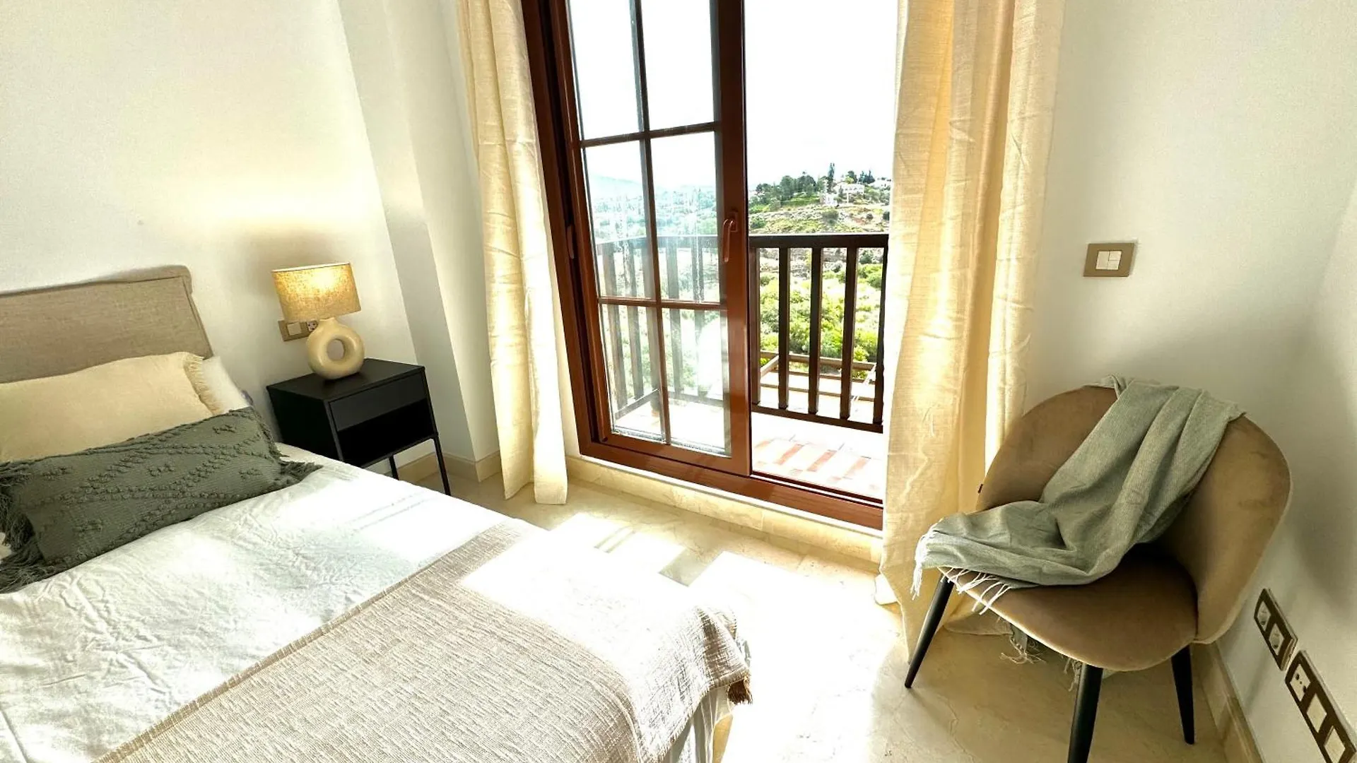 Apartamento Piso De Lujo Totalmente Equipado A Estrenar Para 6 Estepona